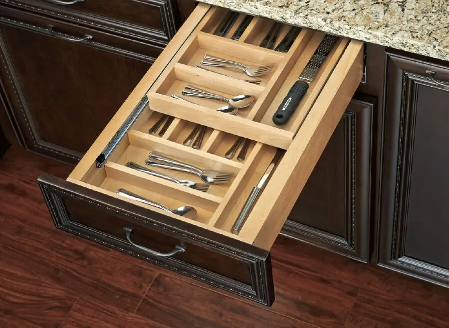 Dovetailed wood drawer box with a tiered insert
